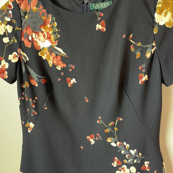 Ralph Lauren dress floral A line with pleated hem in navy. Size 6. - Picture 6 of 11